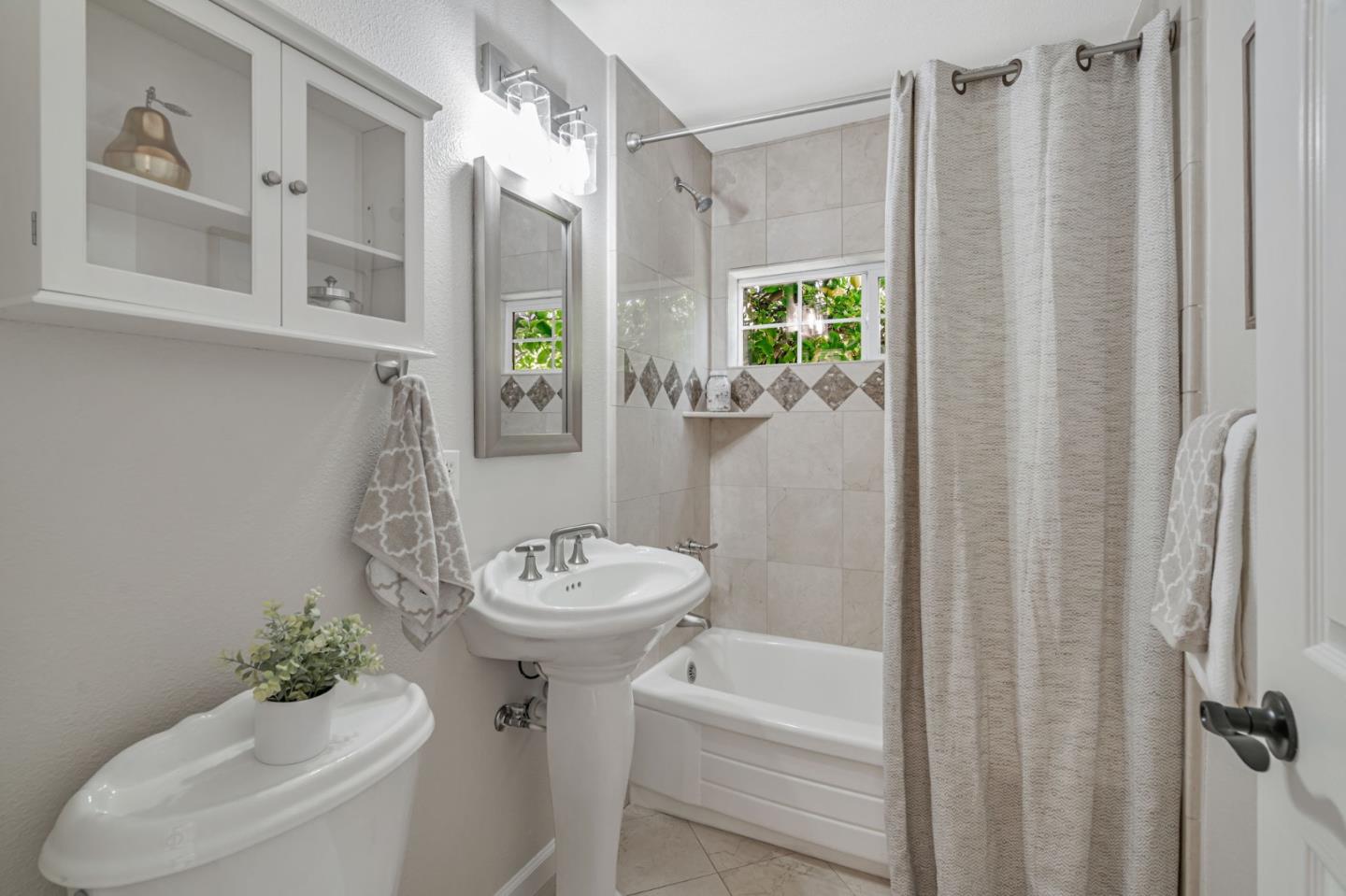 Detail Gallery Image 40 of 49 For 3233 Irlanda Way, San Jose,  CA 95124 - 5 Beds | 3 Baths