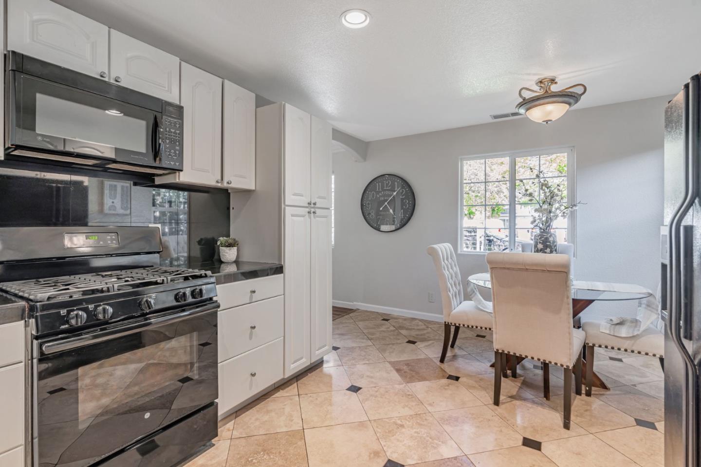 Detail Gallery Image 9 of 49 For 3233 Irlanda Way, San Jose,  CA 95124 - 5 Beds | 3 Baths
