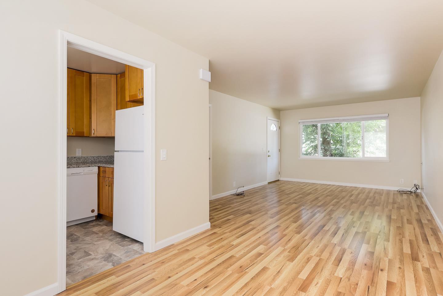 Detail Gallery Image 3 of 13 For 901 Fremont St, Menlo Park,  CA 94025 - 1 Beds | 1 Baths
