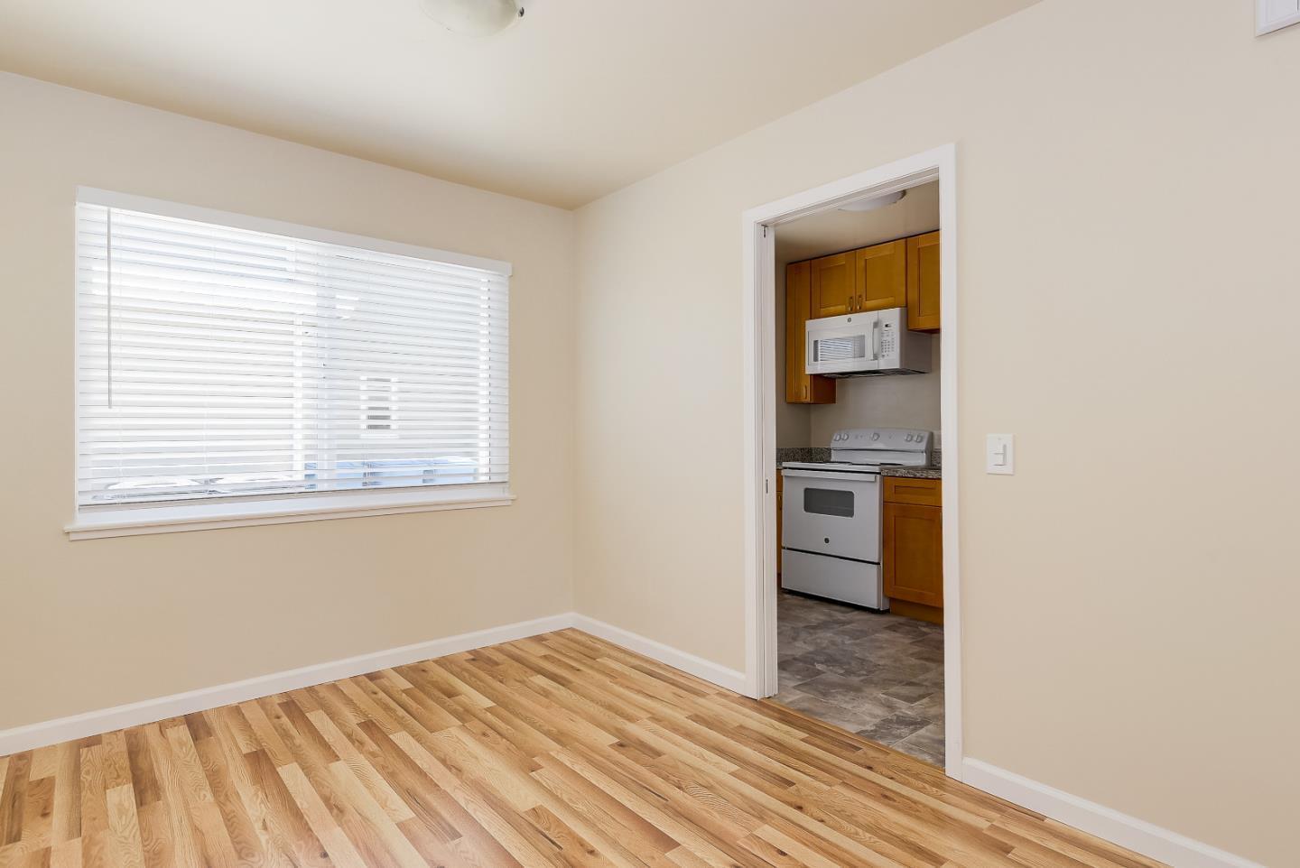 Detail Gallery Image 4 of 13 For 901 Fremont St, Menlo Park,  CA 94025 - 1 Beds | 1 Baths