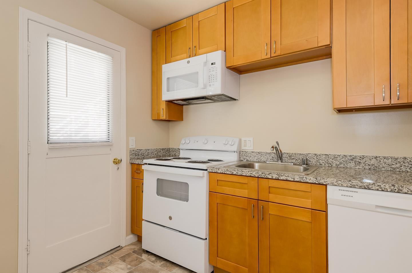 Detail Gallery Image 7 of 13 For 901 Fremont St, Menlo Park,  CA 94025 - 1 Beds | 1 Baths