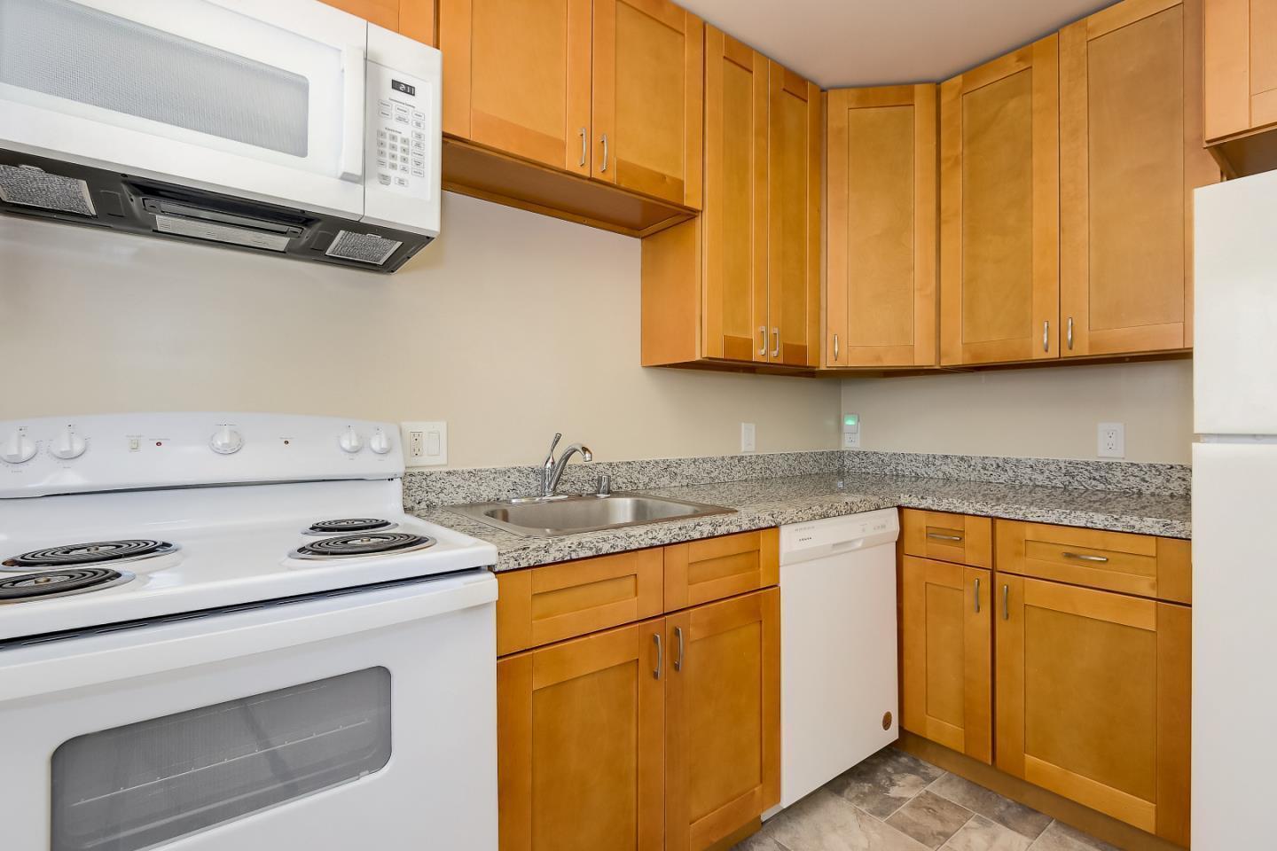 Detail Gallery Image 8 of 13 For 901 Fremont St, Menlo Park,  CA 94025 - 1 Beds | 1 Baths