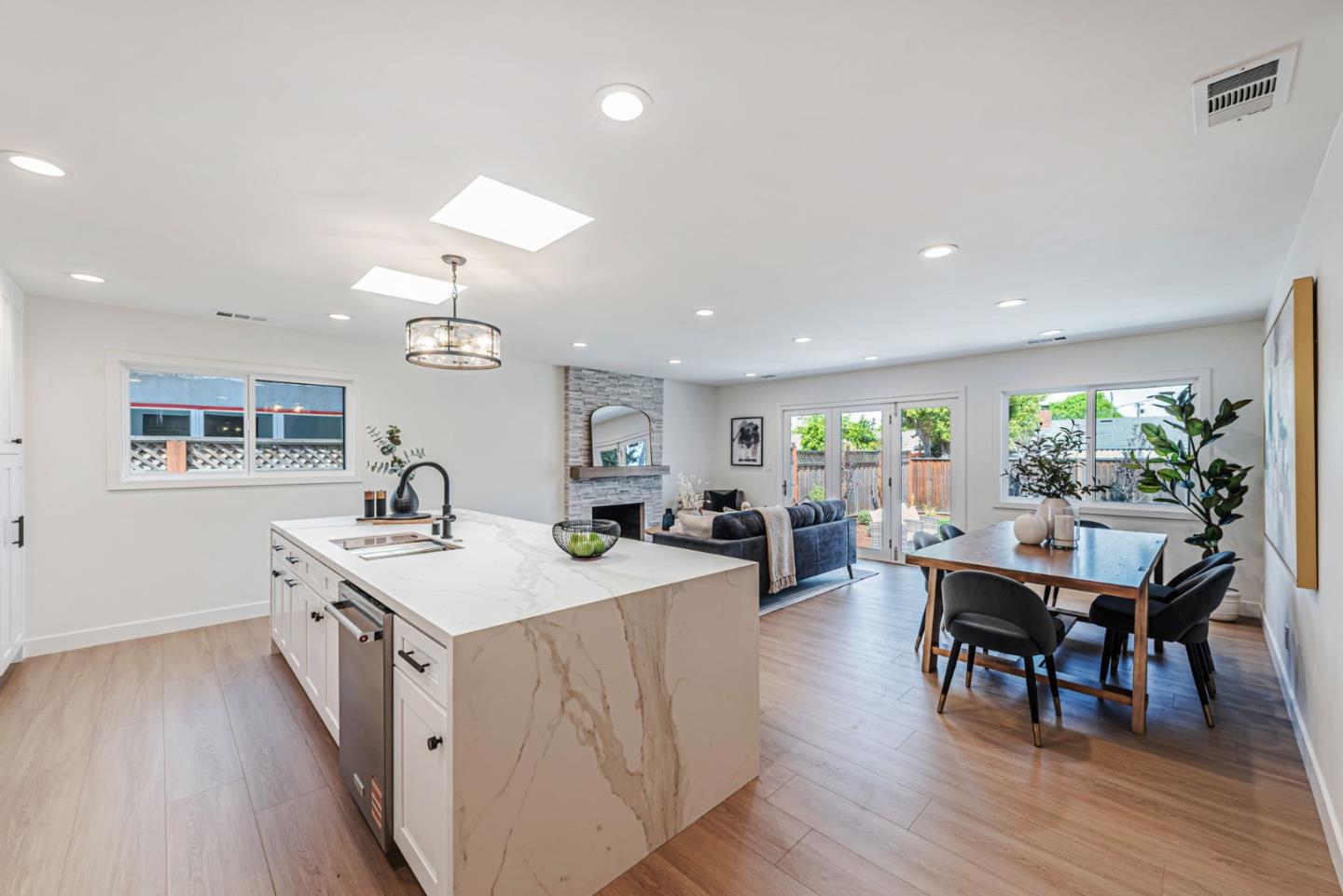 Detail Gallery Image 9 of 35 For 5278 Herbert Dr, San Jose,  CA 95124 - 4 Beds | 3 Baths