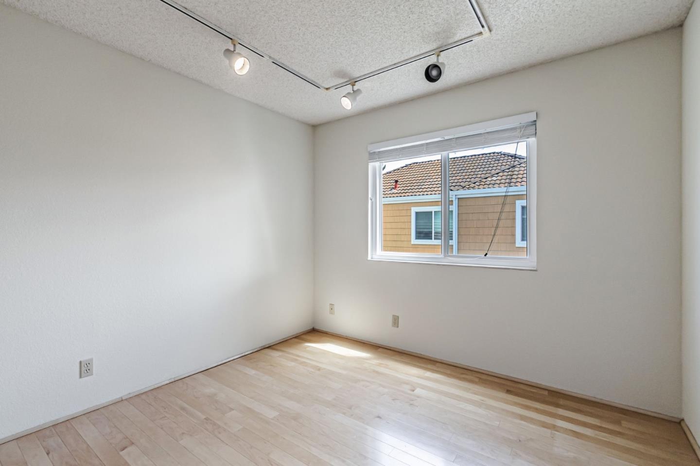 Detail Gallery Image 14 of 19 For 1189 Krebs Ct, San Jose,  CA 95131 - 4 Beds | 2/1 Baths