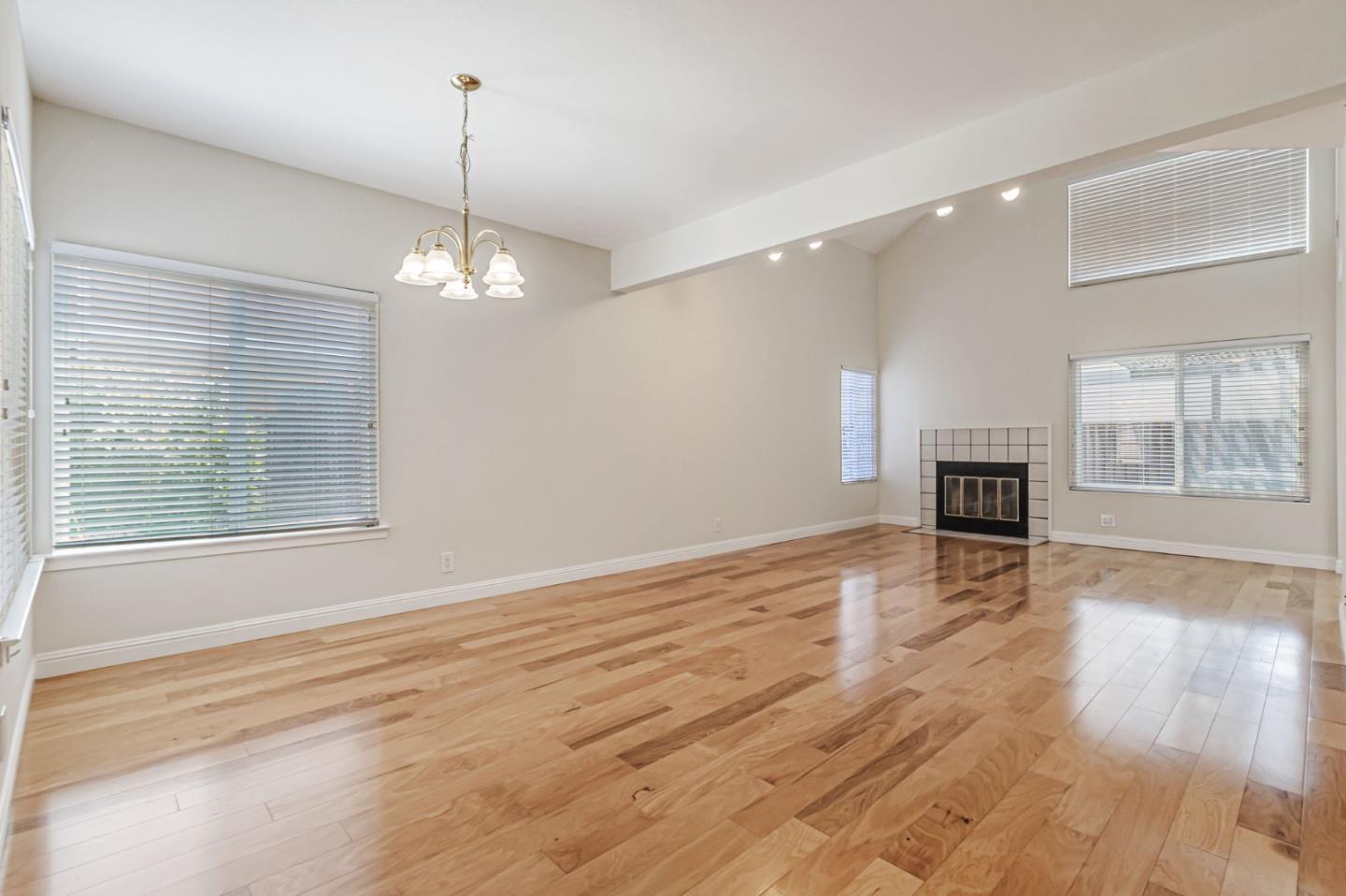 Detail Gallery Image 3 of 19 For 1189 Krebs Ct, San Jose,  CA 95131 - 4 Beds | 2/1 Baths