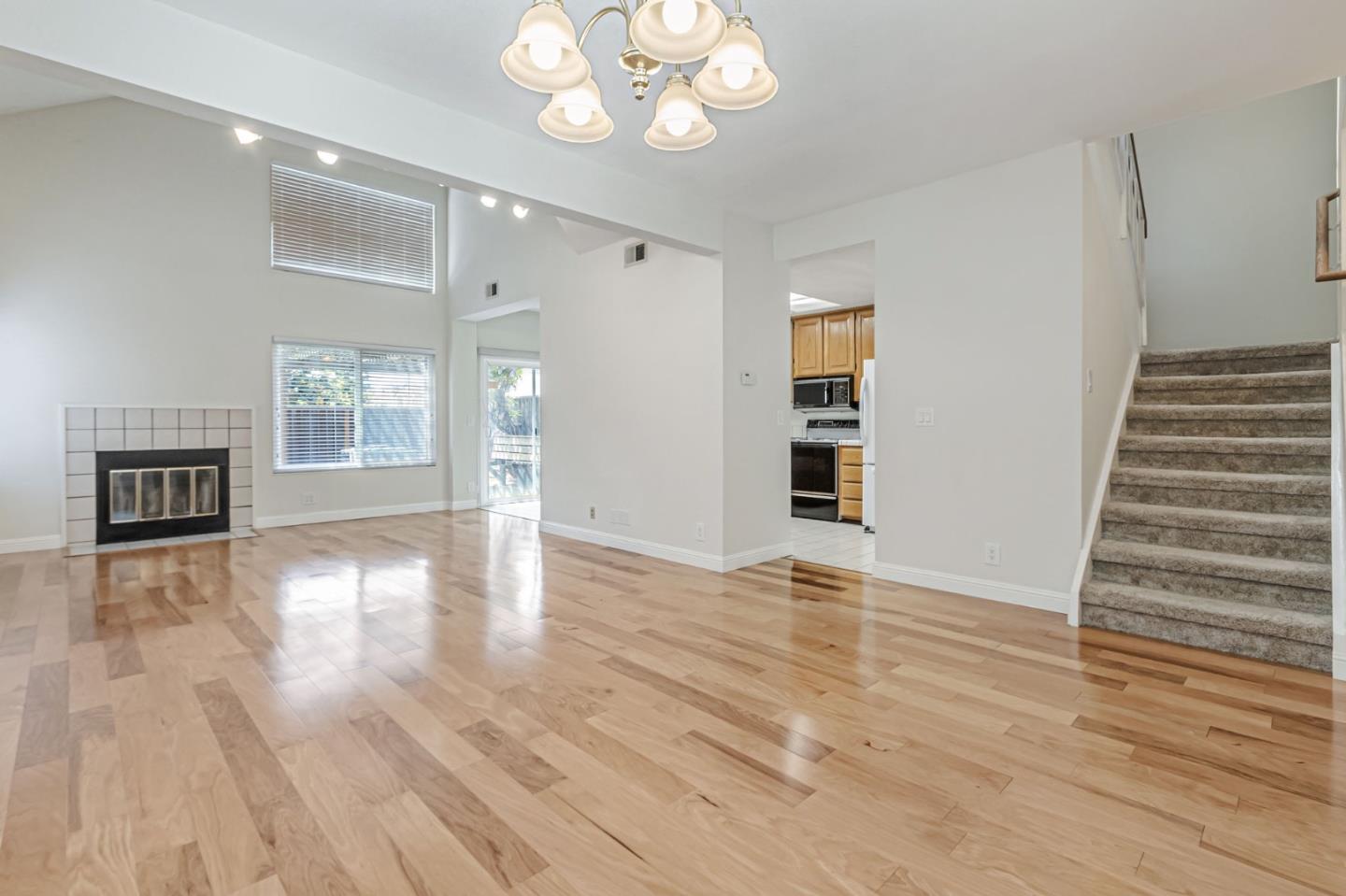 Detail Gallery Image 4 of 19 For 1189 Krebs Ct, San Jose,  CA 95131 - 4 Beds | 2/1 Baths