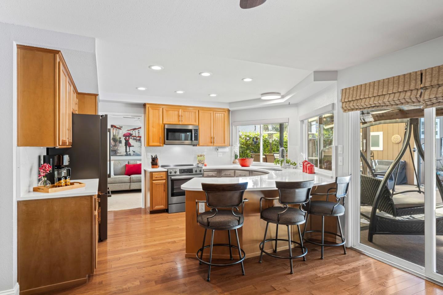 Detail Gallery Image 11 of 67 For 7593 Spruce Ct, Gilroy,  CA 95020 - 3 Beds | 3 Baths