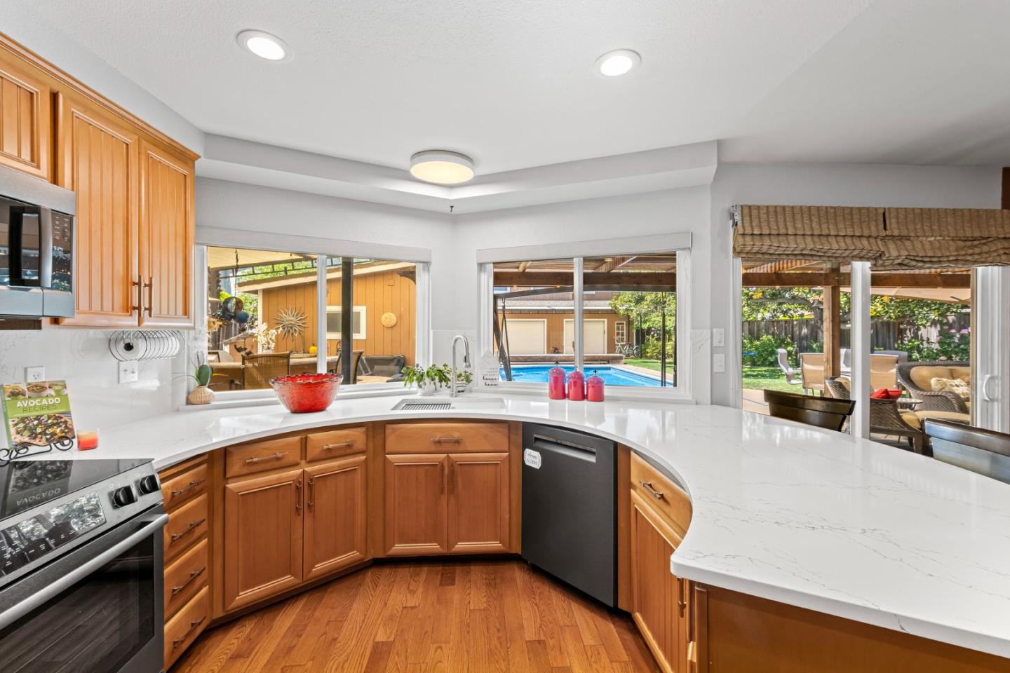 Detail Gallery Image 14 of 67 For 7593 Spruce Ct, Gilroy,  CA 95020 - 3 Beds | 3 Baths