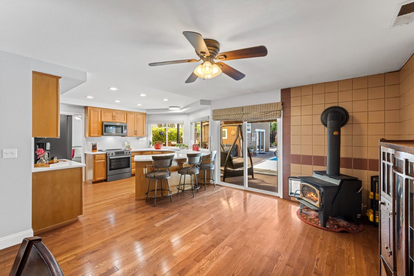 Detail Gallery Image 15 of 67 For 7593 Spruce Ct, Gilroy,  CA 95020 - 3 Beds | 3 Baths