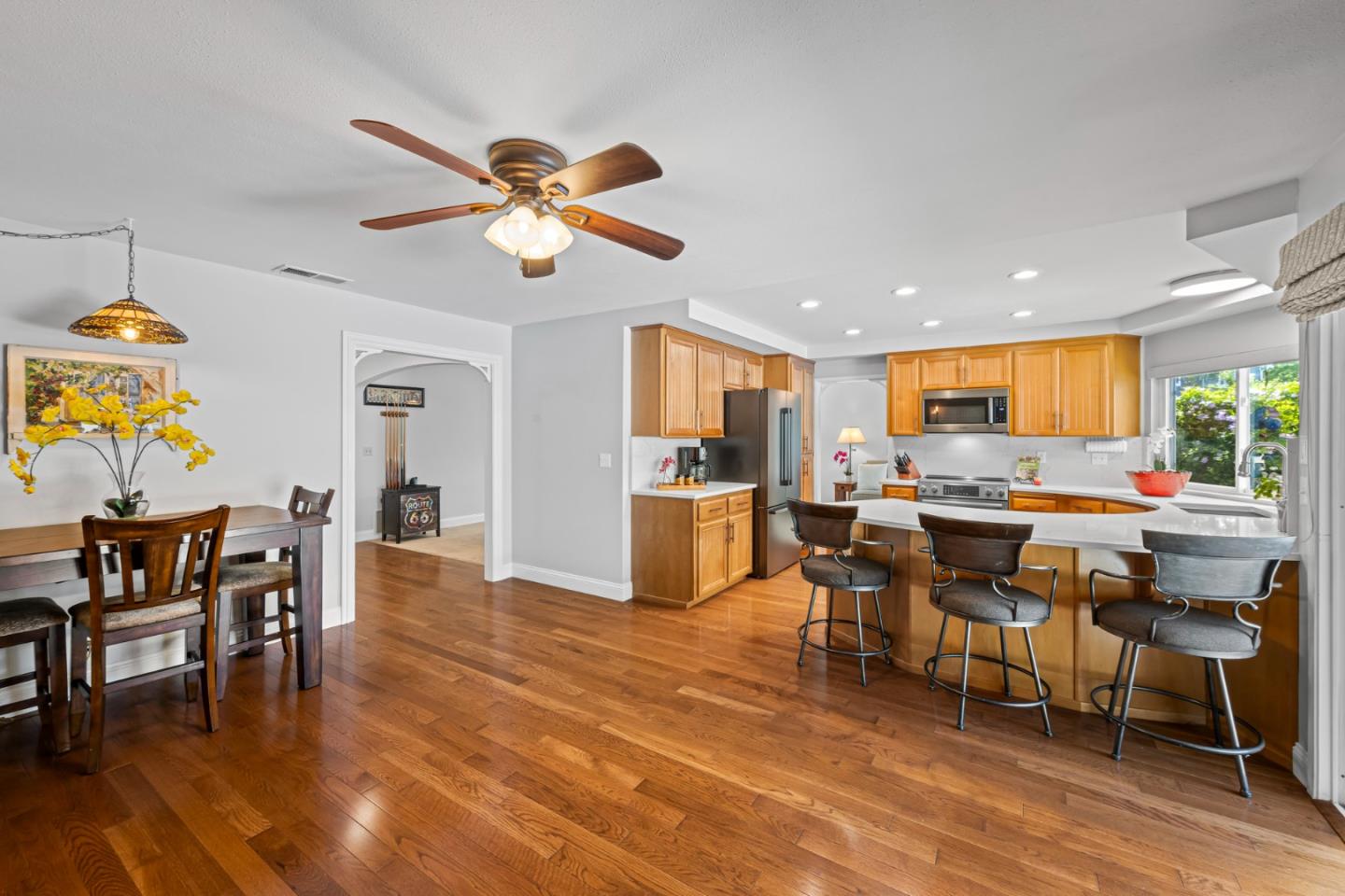 Detail Gallery Image 16 of 67 For 7593 Spruce Ct, Gilroy,  CA 95020 - 3 Beds | 3 Baths