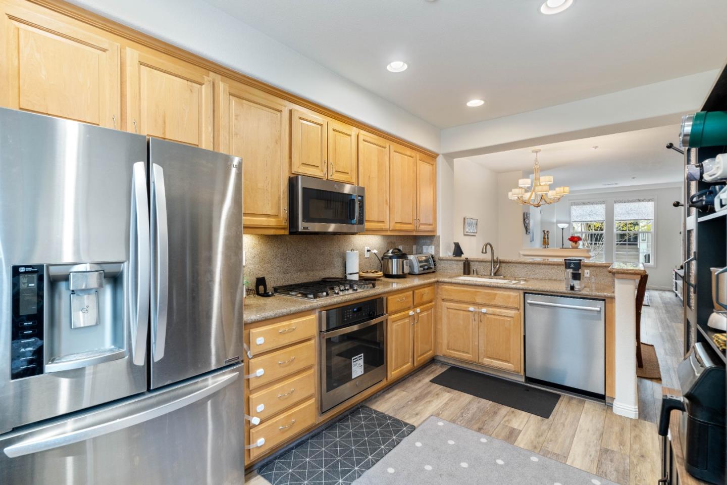 Detail Gallery Image 12 of 44 For 3685 Whitworth Dr, Dublin,  CA 94568 - 3 Beds | 3/1 Baths