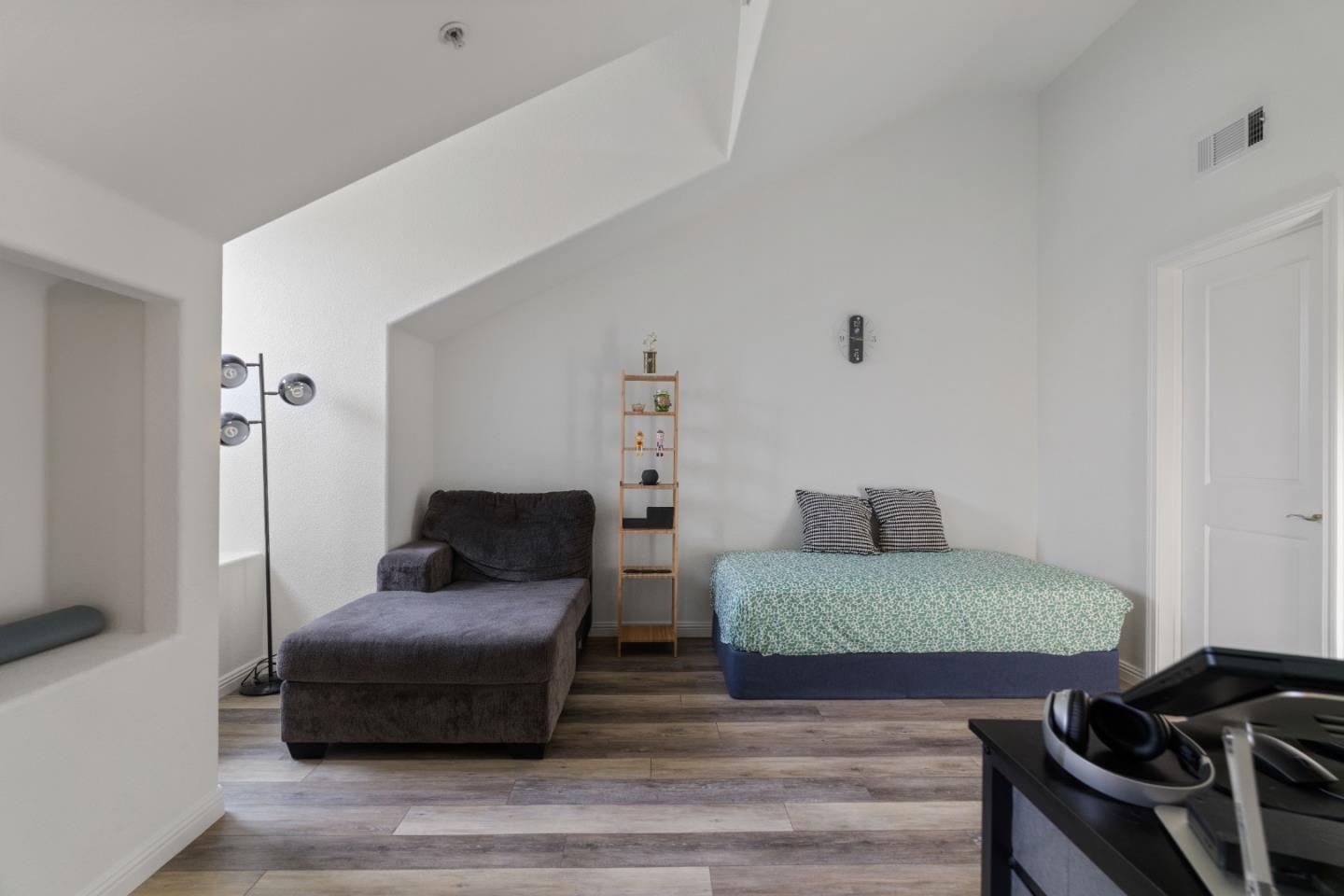 Detail Gallery Image 25 of 44 For 3685 Whitworth Dr, Dublin,  CA 94568 - 3 Beds | 3/1 Baths