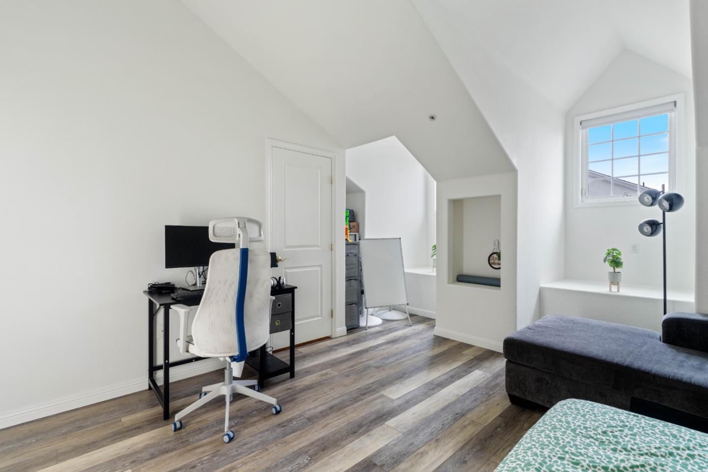 Detail Gallery Image 27 of 44 For 3685 Whitworth Dr, Dublin,  CA 94568 - 3 Beds | 3/1 Baths