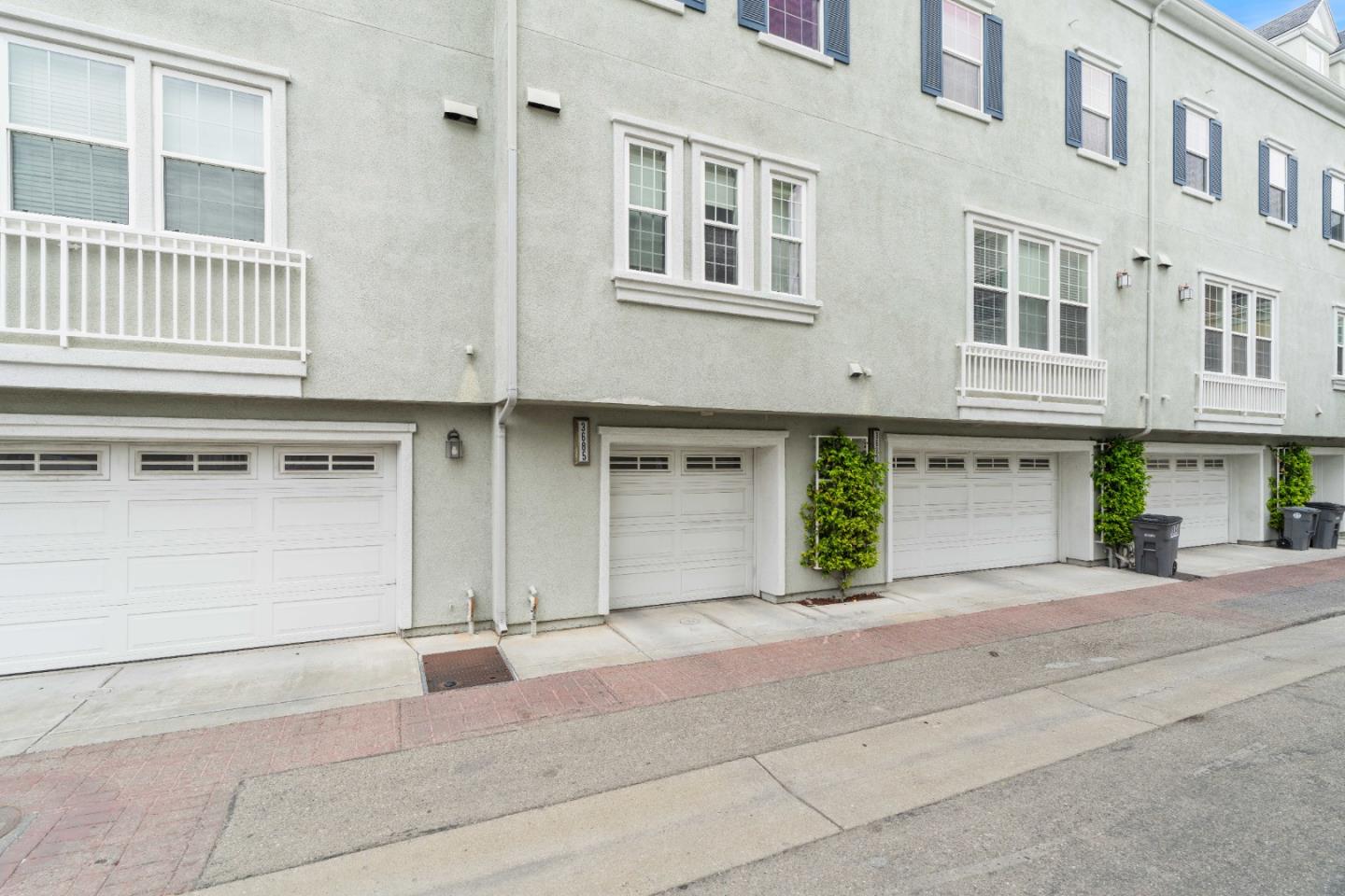 Detail Gallery Image 30 of 44 For 3685 Whitworth Dr, Dublin,  CA 94568 - 3 Beds | 3/1 Baths