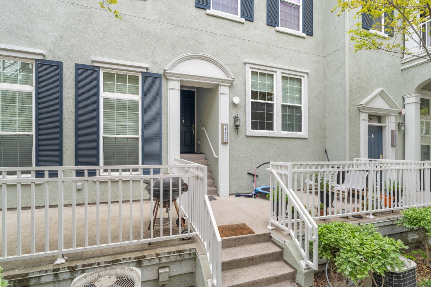 Detail Gallery Image 4 of 44 For 3685 Whitworth Dr, Dublin,  CA 94568 - 3 Beds | 3/1 Baths