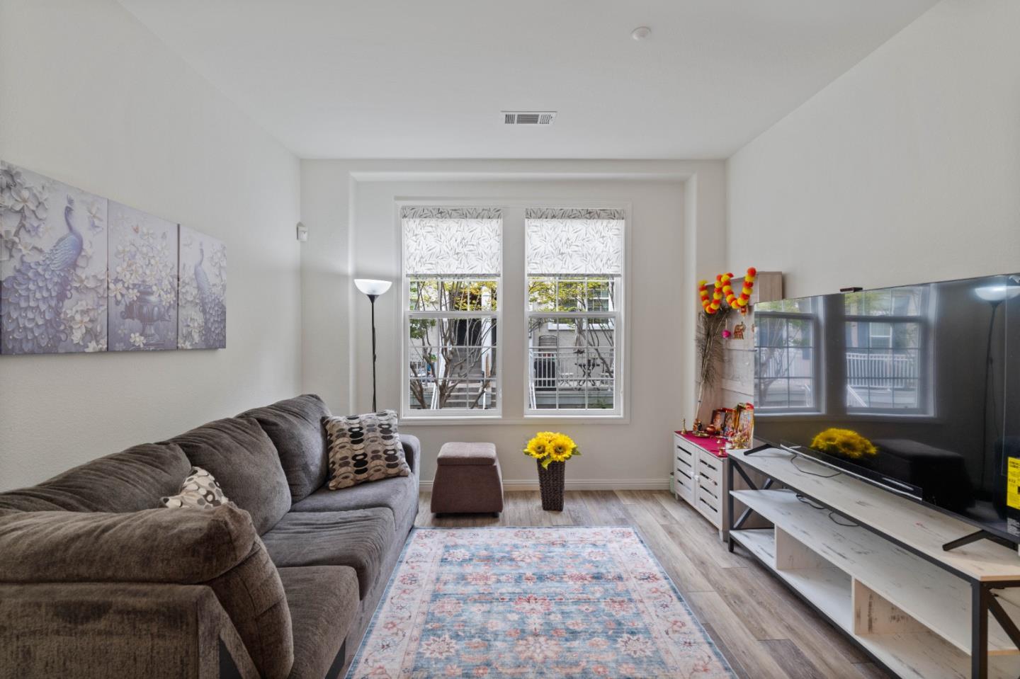 Detail Gallery Image 7 of 44 For 3685 Whitworth Dr, Dublin,  CA 94568 - 3 Beds | 3/1 Baths