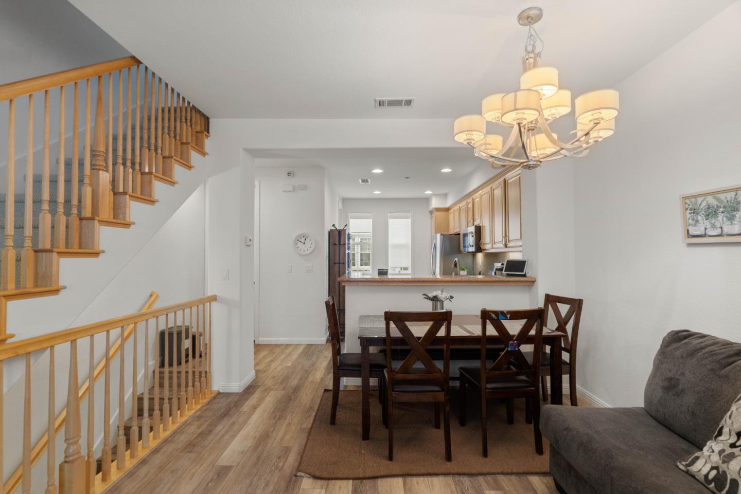 Detail Gallery Image 9 of 44 For 3685 Whitworth Dr, Dublin,  CA 94568 - 3 Beds | 3/1 Baths