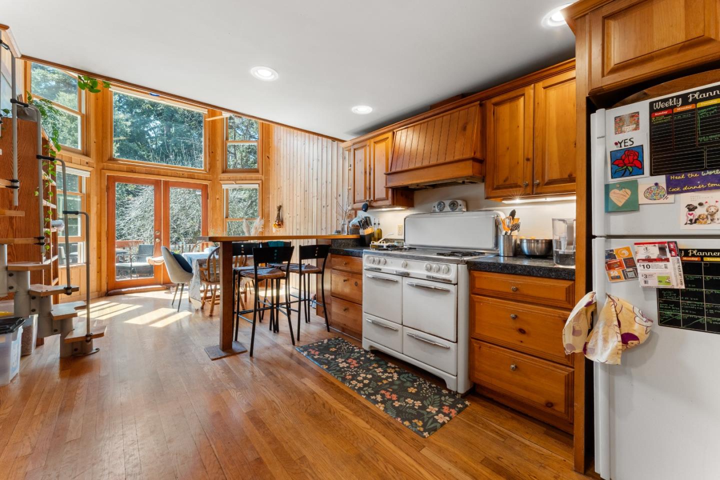 Detail Gallery Image 9 of 20 For 24 Grainger Ln, Santa Cruz,  CA 95060 - – Beds | – Baths