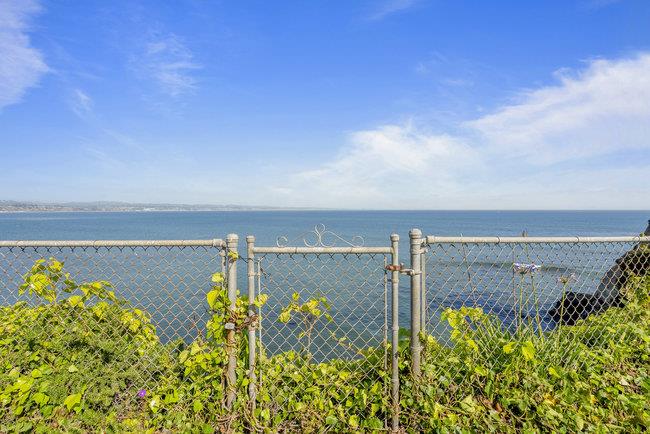 Detail Gallery Image 11 of 32 For 4750 Opal Cliff Dr, Santa Cruz,  CA 95062 - 2 Beds | 1/1 Baths