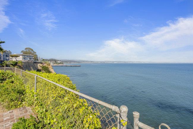 Detail Gallery Image 12 of 32 For 4750 Opal Cliff Dr, Santa Cruz,  CA 95062 - 2 Beds | 1/1 Baths