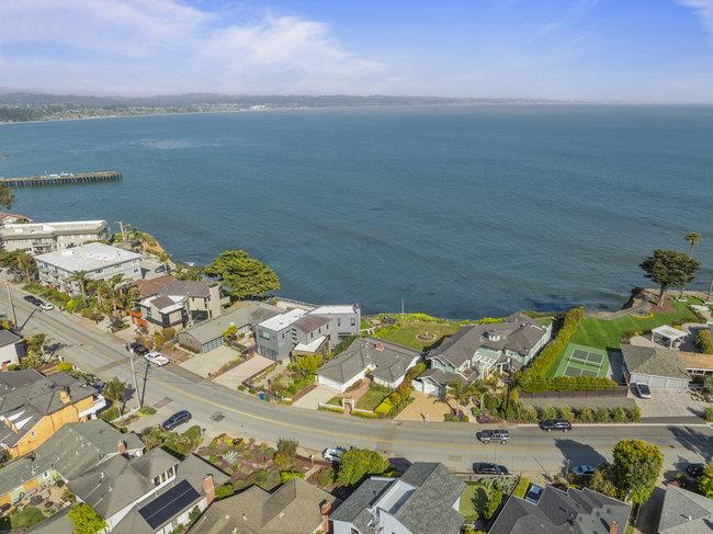 Detail Gallery Image 3 of 32 For 4750 Opal Cliff Dr, Santa Cruz,  CA 95062 - 2 Beds | 1/1 Baths