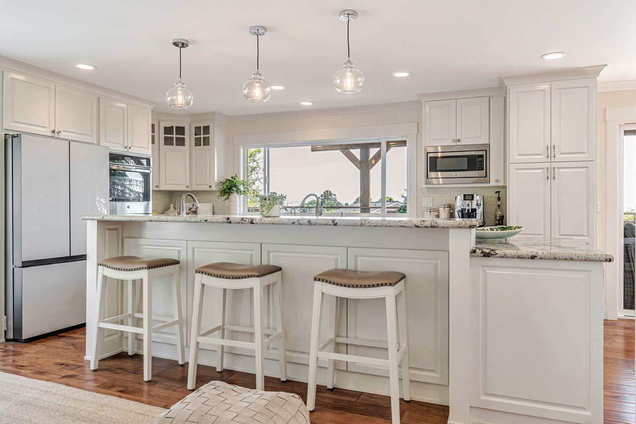Detail Gallery Image 12 of 63 For 30 Valley Rd, San Carlos,  CA 94070 - 4 Beds | 2 Baths