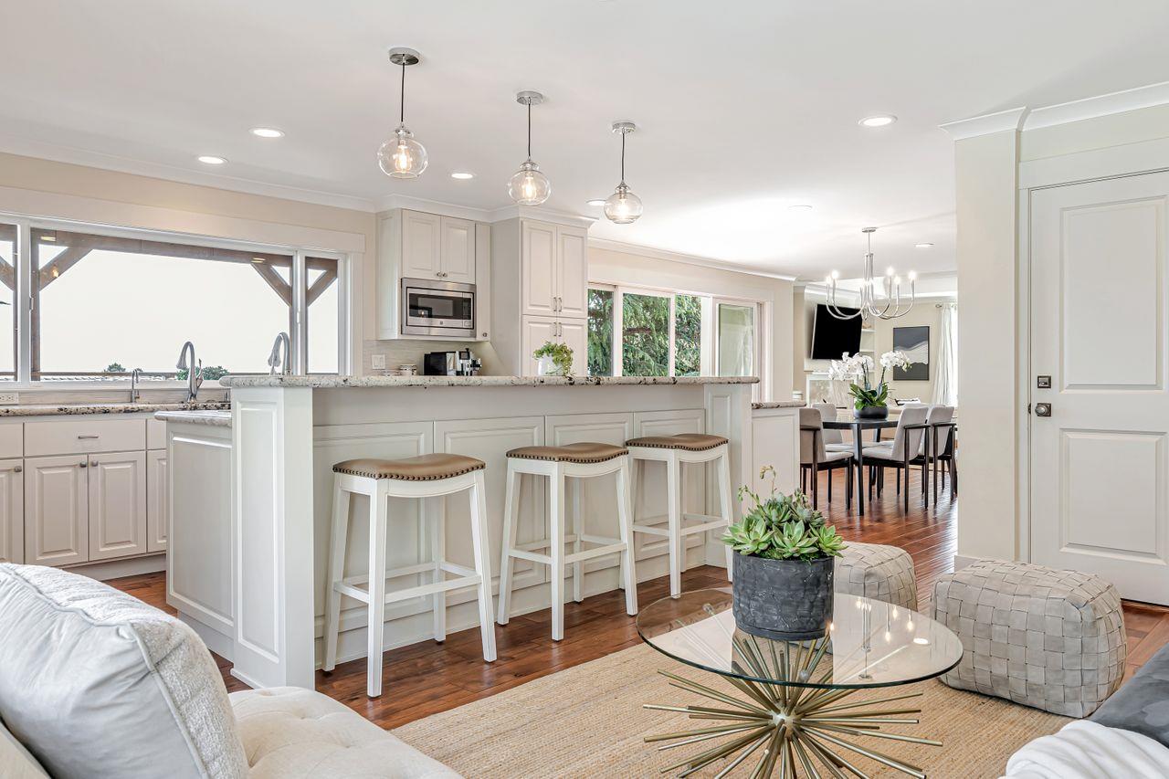 Detail Gallery Image 13 of 63 For 30 Valley Rd, San Carlos,  CA 94070 - 4 Beds | 2 Baths