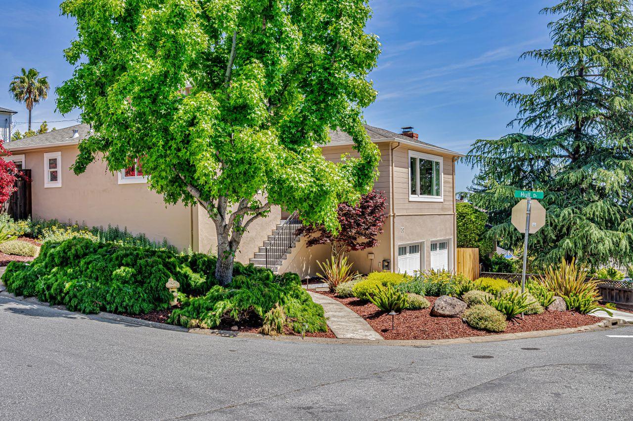Detail Gallery Image 2 of 63 For 30 Valley Rd, San Carlos,  CA 94070 - 4 Beds | 2 Baths