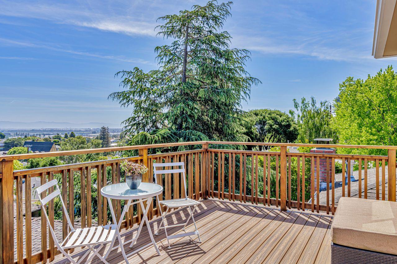 Detail Gallery Image 39 of 63 For 30 Valley Rd, San Carlos,  CA 94070 - 4 Beds | 2 Baths