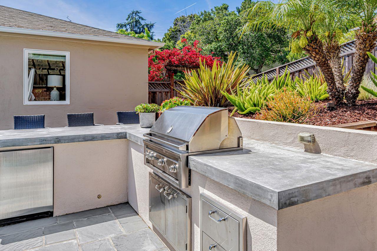 Detail Gallery Image 50 of 63 For 30 Valley Rd, San Carlos,  CA 94070 - 4 Beds | 2 Baths
