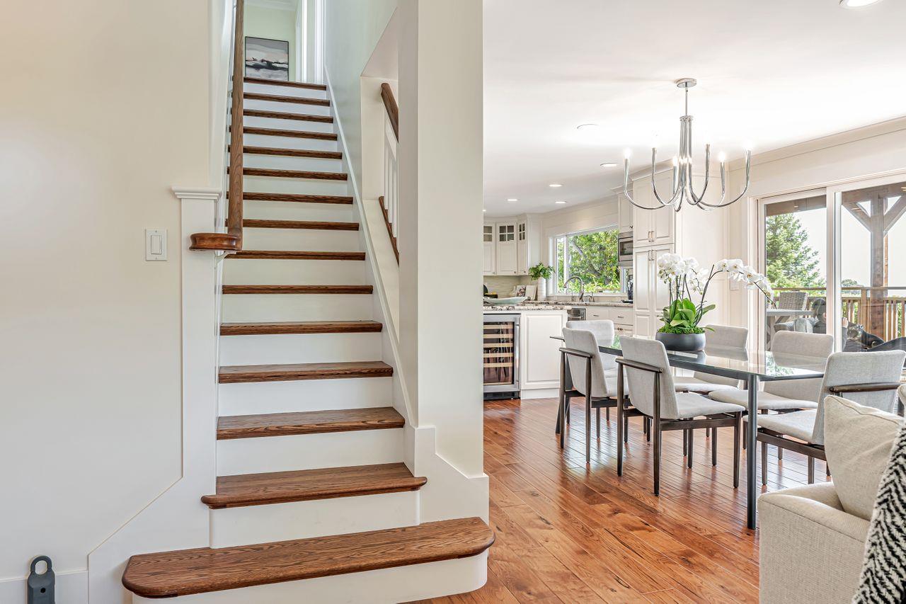 Detail Gallery Image 6 of 63 For 30 Valley Rd, San Carlos,  CA 94070 - 4 Beds | 2 Baths