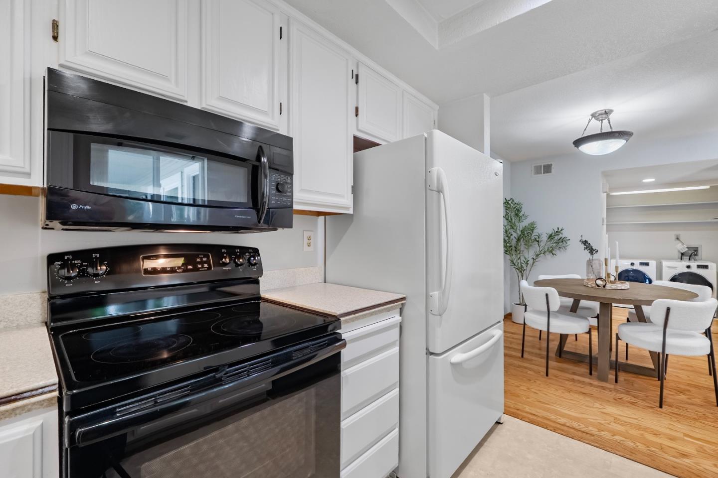 Detail Gallery Image 10 of 40 For 807 Portwalk Pl, Redwood City,  CA 94065 - 3 Beds | 2 Baths