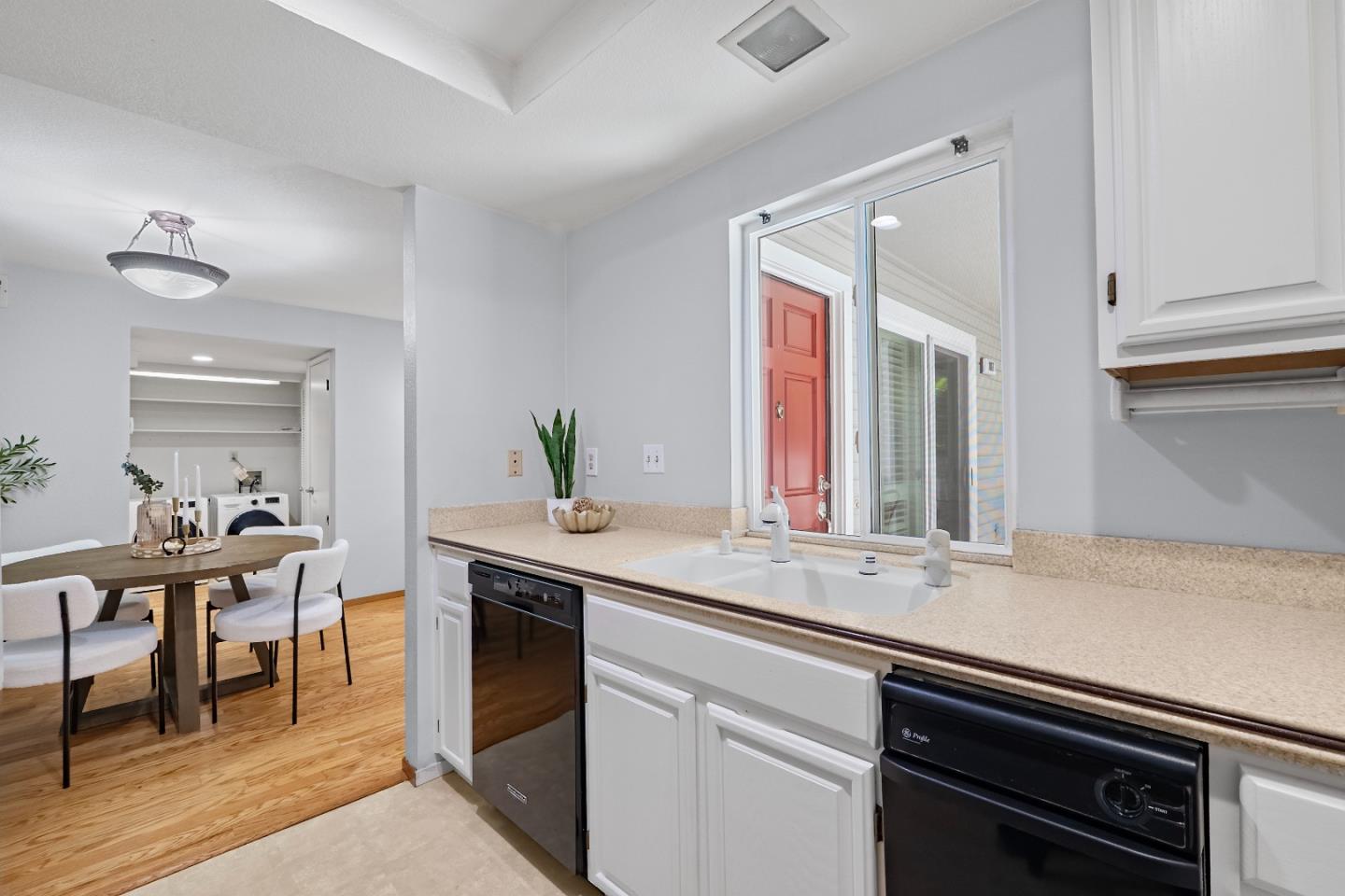 Detail Gallery Image 9 of 40 For 807 Portwalk Pl, Redwood City,  CA 94065 - 3 Beds | 2 Baths