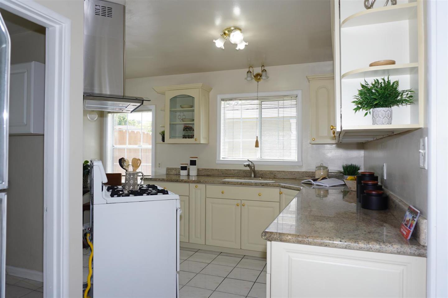 Detail Gallery Image 13 of 30 For 1064 Meridian Ave, San Jose,  CA 95125 - 3 Beds | 2 Baths