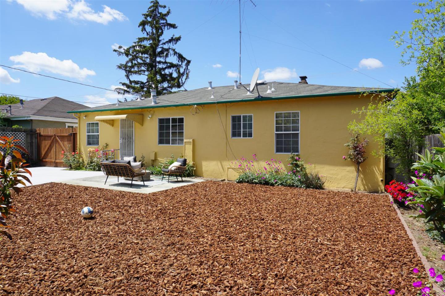 Detail Gallery Image 28 of 30 For 1064 Meridian Ave, San Jose,  CA 95125 - 3 Beds | 2 Baths
