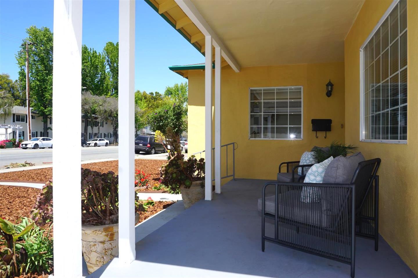 Detail Gallery Image 3 of 30 For 1064 Meridian Ave, San Jose,  CA 95125 - 3 Beds | 2 Baths