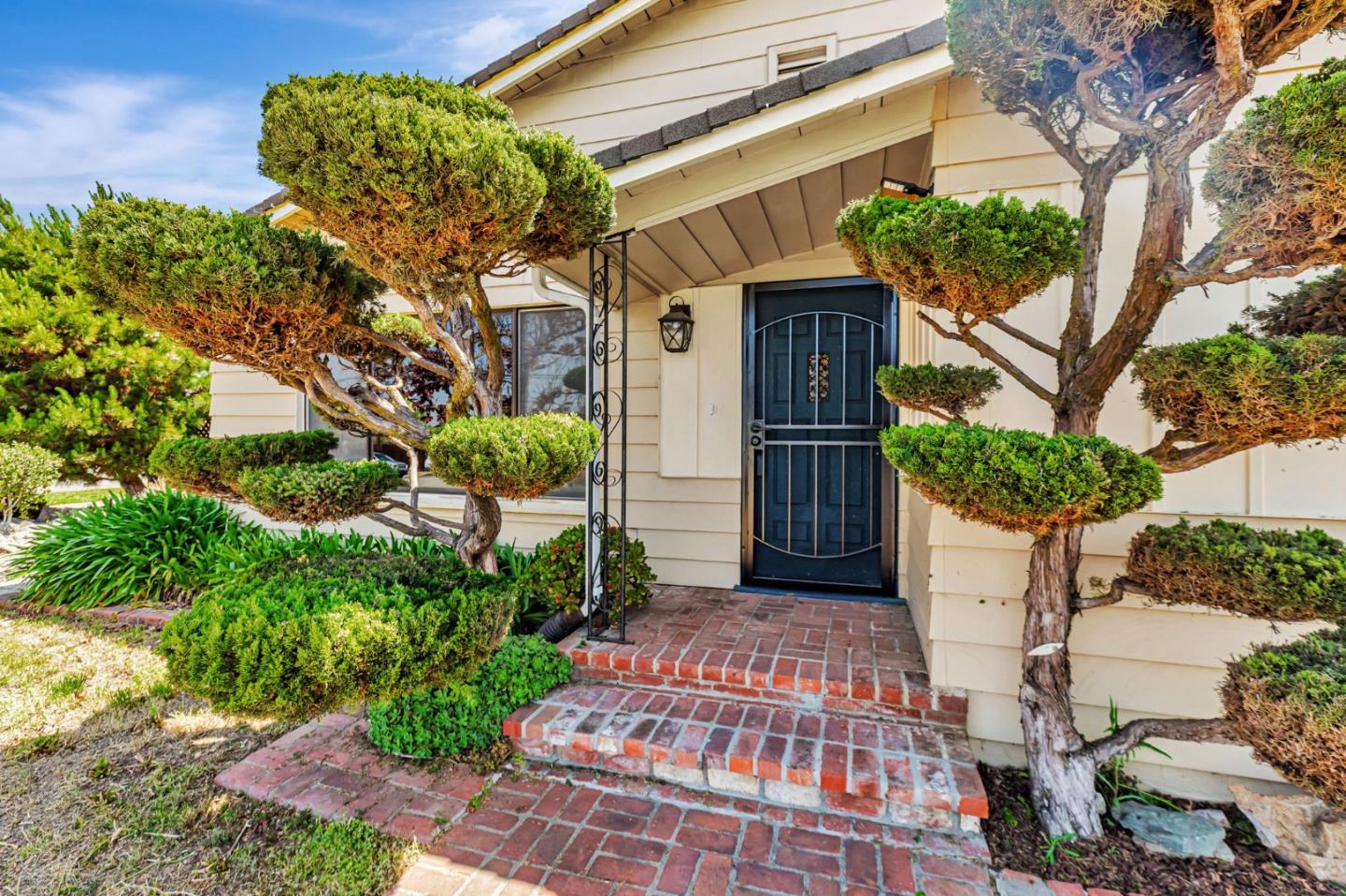 Detail Gallery Image 2 of 47 For 1711 Valley View Rd, Hollister,  CA 95023 - 2 Beds | 1/1 Baths