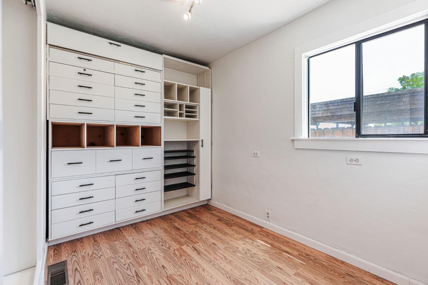 Detail Gallery Image 22 of 47 For 1711 Valley View Rd, Hollister,  CA 95023 - 2 Beds | 1/1 Baths