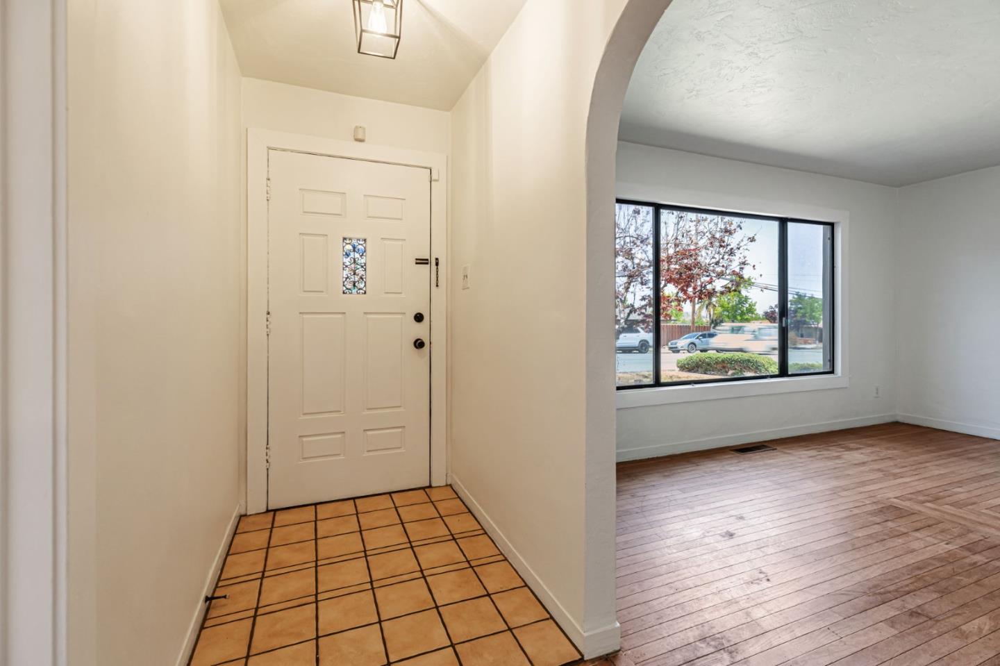 Detail Gallery Image 4 of 47 For 1711 Valley View Rd, Hollister,  CA 95023 - 2 Beds | 1/1 Baths