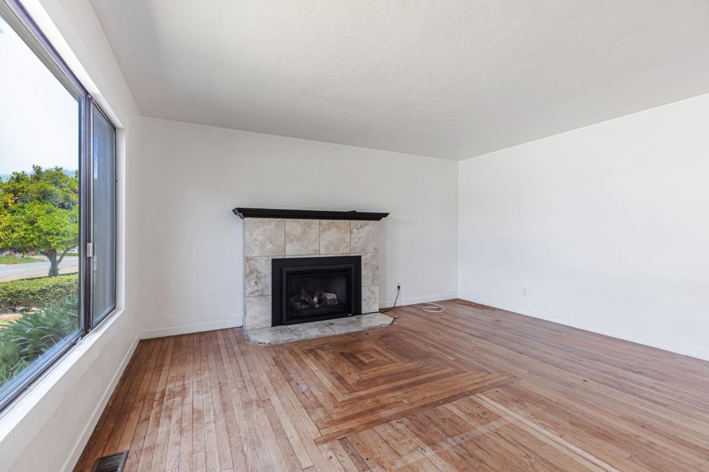 Detail Gallery Image 5 of 47 For 1711 Valley View Rd, Hollister,  CA 95023 - 2 Beds | 1/1 Baths