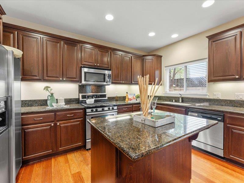 Detail Gallery Image 11 of 38 For 5332 Shenado Ln, San Jose,  CA 95136 - 4 Beds | 3 Baths