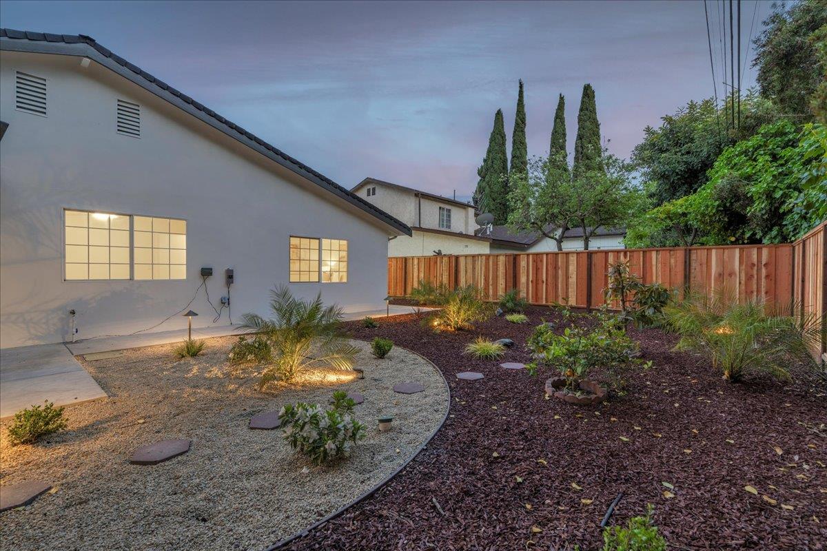 Detail Gallery Image 31 of 34 For 880 Las Palmas Dr, Santa Clara,  CA 95051 - 4 Beds | 3 Baths