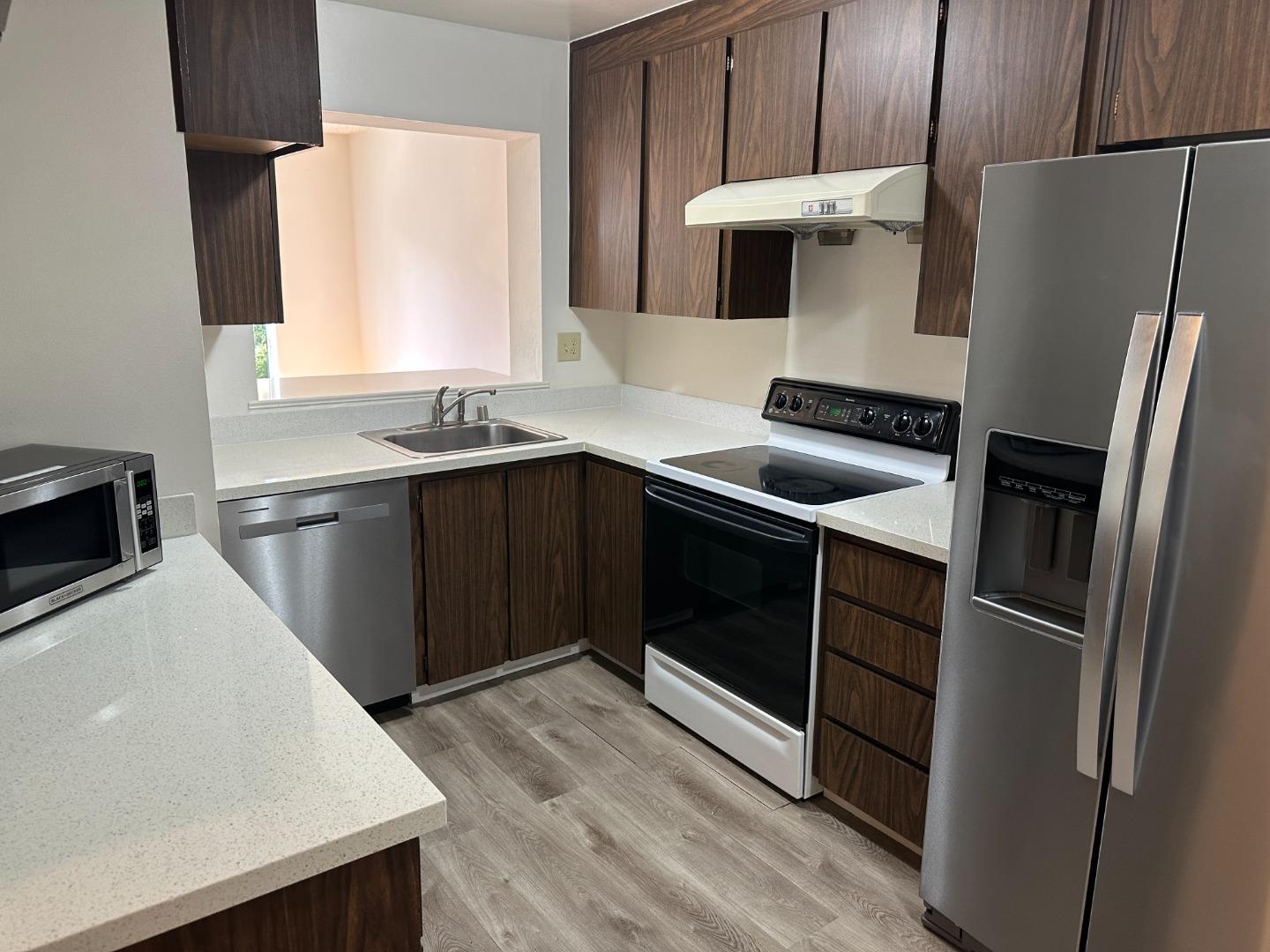 Detail Gallery Image 2 of 14 For 4685 Persimmon Pl, San Jose,  CA 95129 - 3 Beds | 1/1 Baths