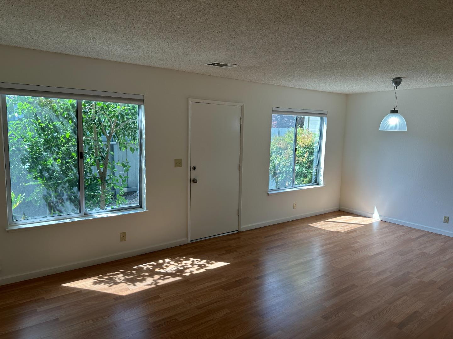 Detail Gallery Image 3 of 14 For 4685 Persimmon Pl, San Jose,  CA 95129 - 3 Beds | 1/1 Baths