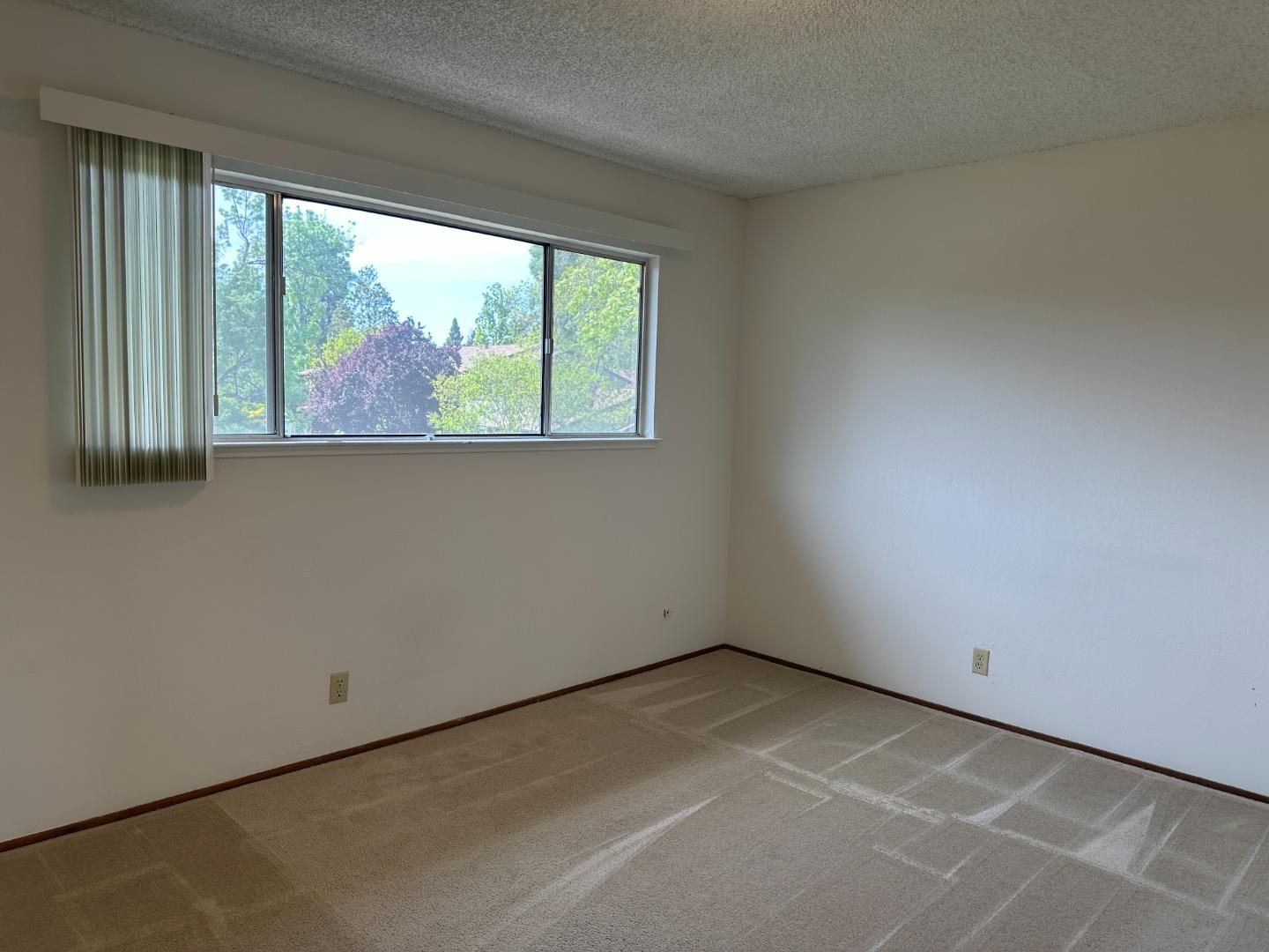 Detail Gallery Image 5 of 14 For 4685 Persimmon Pl, San Jose,  CA 95129 - 3 Beds | 1/1 Baths