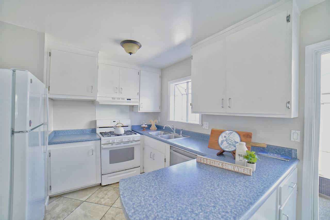 Detail Gallery Image 10 of 33 For 335 Grove St, Half Moon Bay,  CA 94019 - 3 Beds | 2 Baths