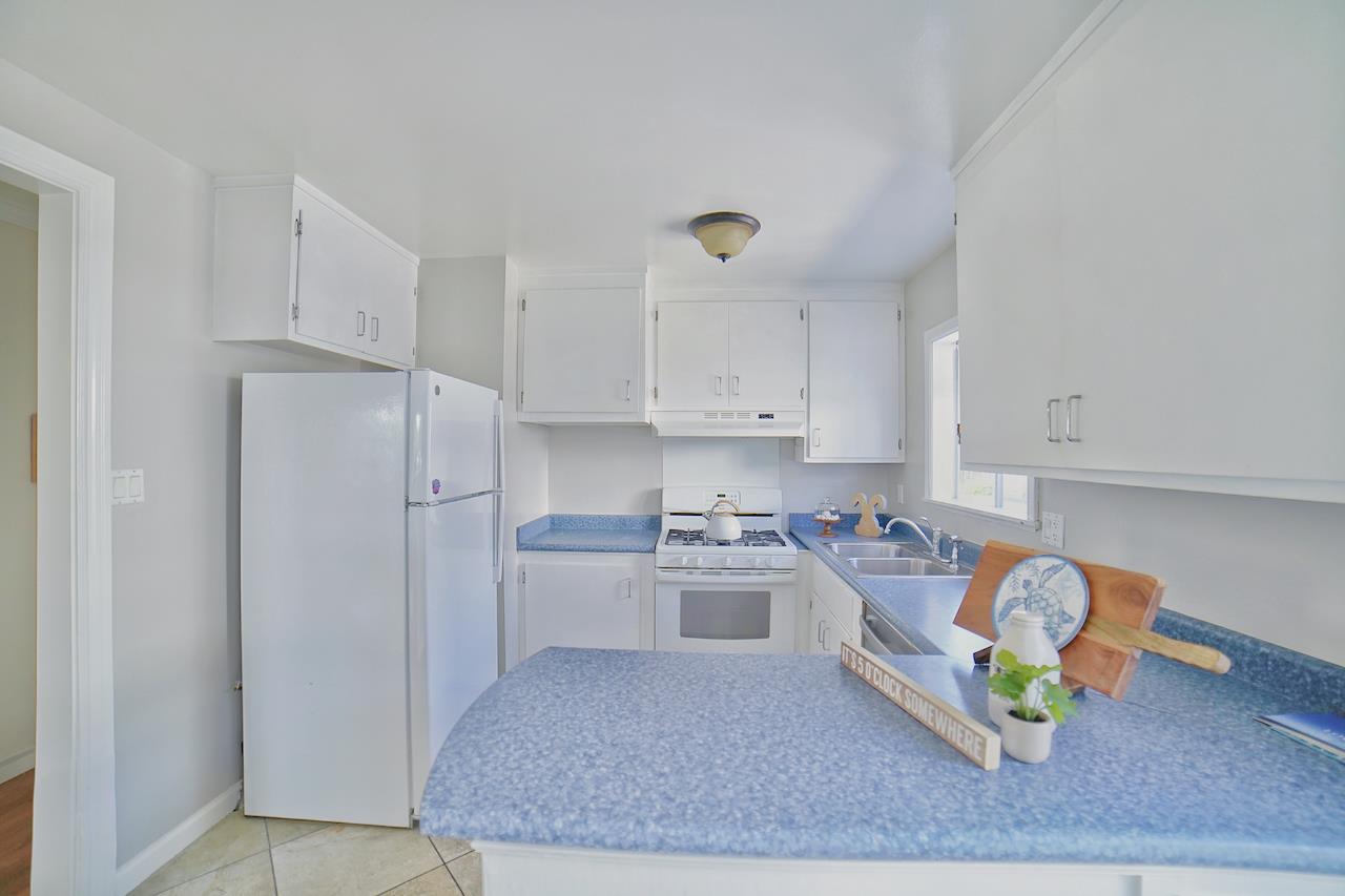 Detail Gallery Image 11 of 33 For 335 Grove St, Half Moon Bay,  CA 94019 - 3 Beds | 2 Baths