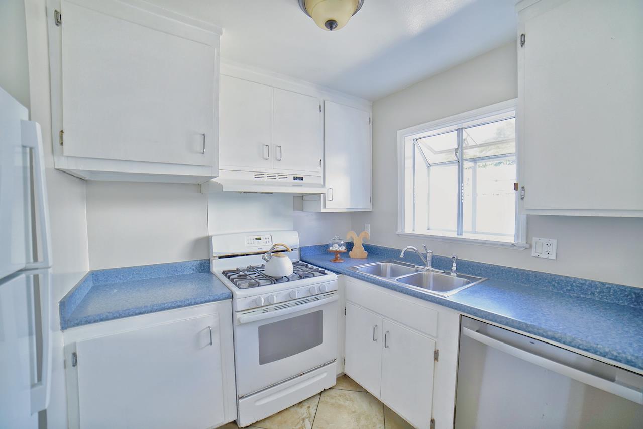Detail Gallery Image 12 of 33 For 335 Grove St, Half Moon Bay,  CA 94019 - 3 Beds | 2 Baths
