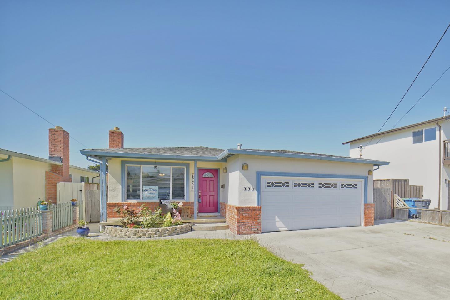 Detail Gallery Image 2 of 33 For 335 Grove St, Half Moon Bay,  CA 94019 - 3 Beds | 2 Baths