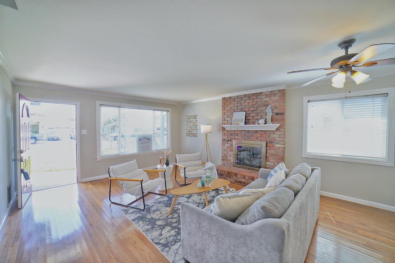 Detail Gallery Image 6 of 33 For 335 Grove St, Half Moon Bay,  CA 94019 - 3 Beds | 2 Baths